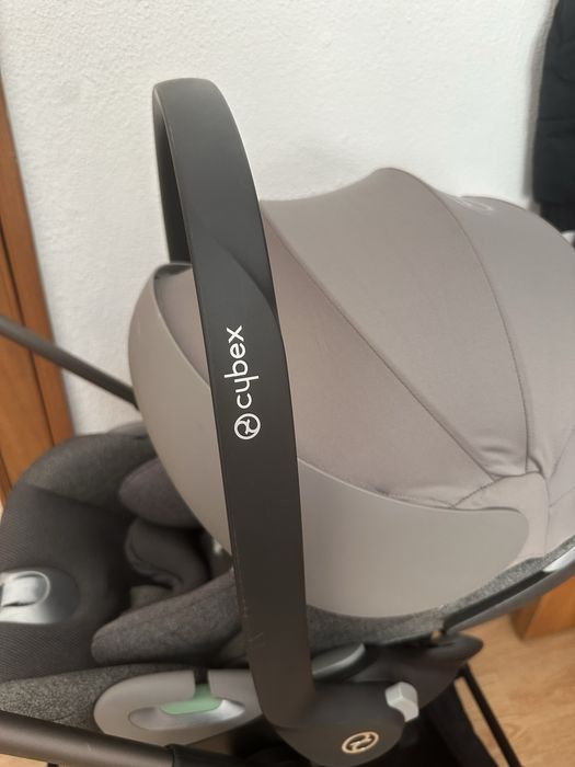Vendo Carrinho Cybex + ovo Cloud T + adaptadores