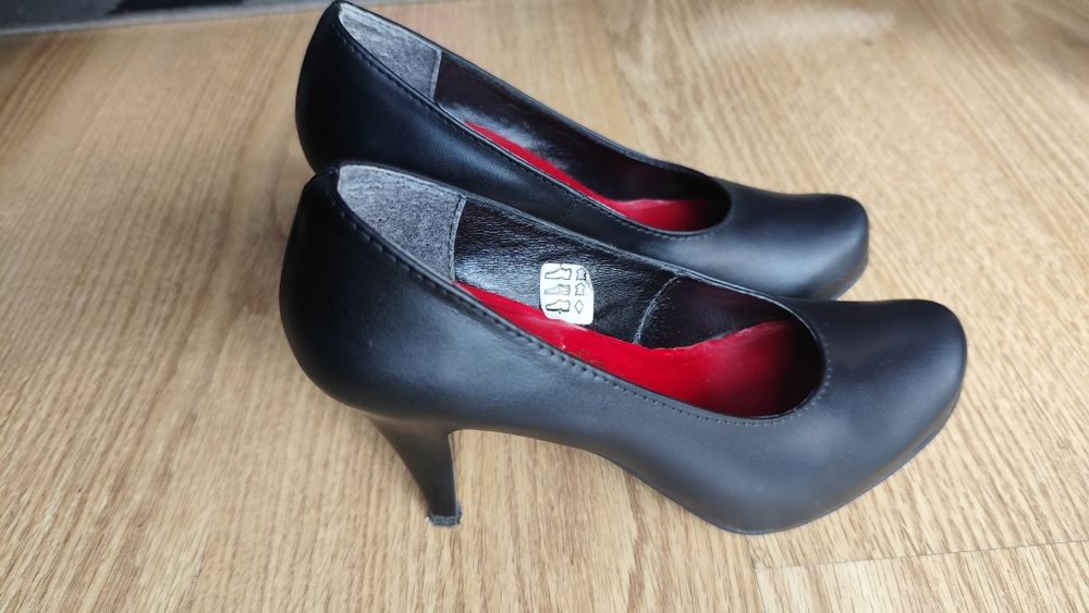 Skórzane szpilki na platformie 36