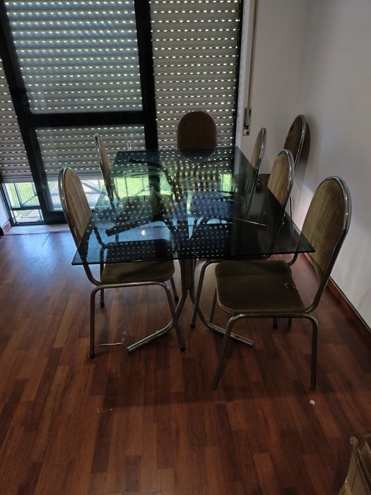 Vendo mesa em vidro