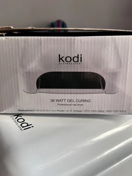 Лампа для нігтів