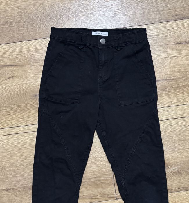 Czarne spodnie o prostym kroju Reserved, 152 cm.