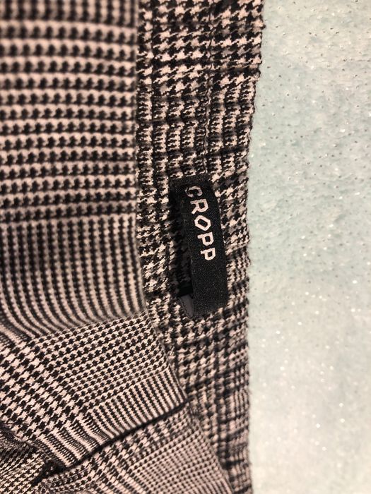 Szare spodnie eleganckie w kratkę szerokie