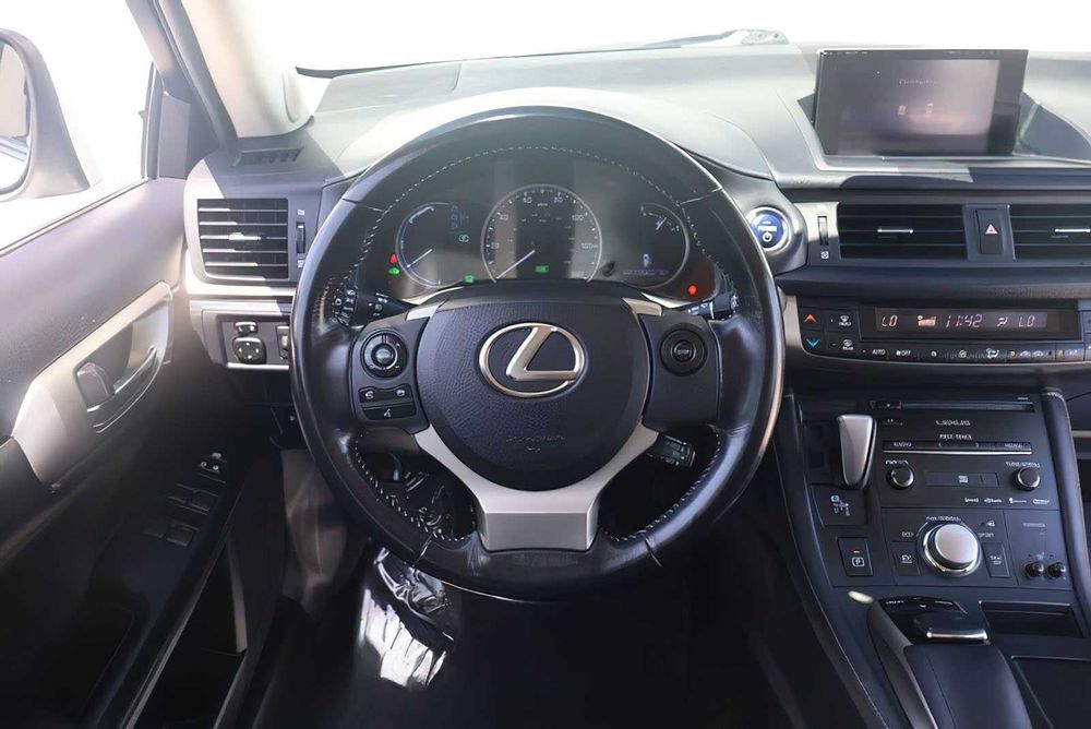 Lexus CT 200h      2016