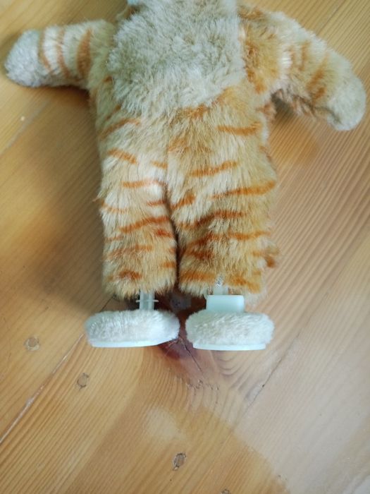 Котик інтерактивний, не робочий.