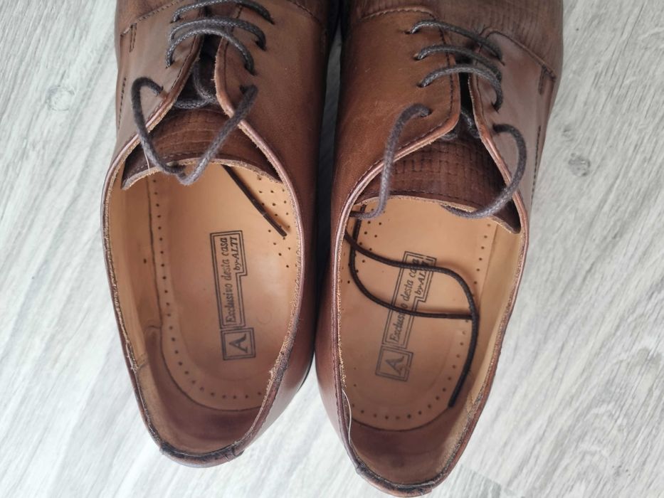 Sapatos formais de pele