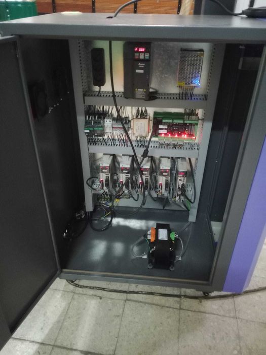 Fresadora CNC de 4 Eixos