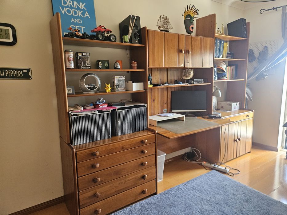 Mobília quarto madeira pinho (Marca Cerne) - Cama, estante, cómoda e secretária