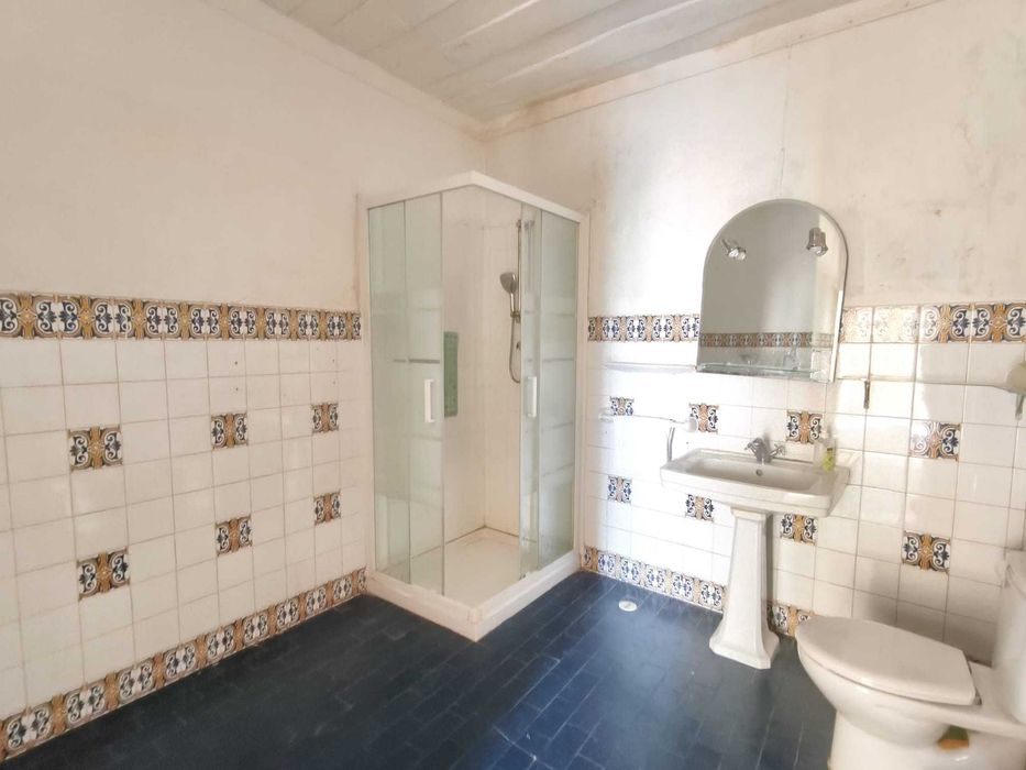 T3 com quintal, junto ao Castelo, para remodelação integral