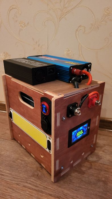 1344 вт*ч зарядная станция:  аккумулятор LiFePO4 + зарядка + инвертор