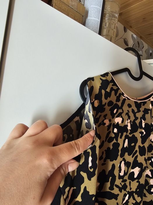 Bluzka Oversize Topshop – Cold Shoulder / Panterka (Rozm. UK 12 / EUR 40 / L)