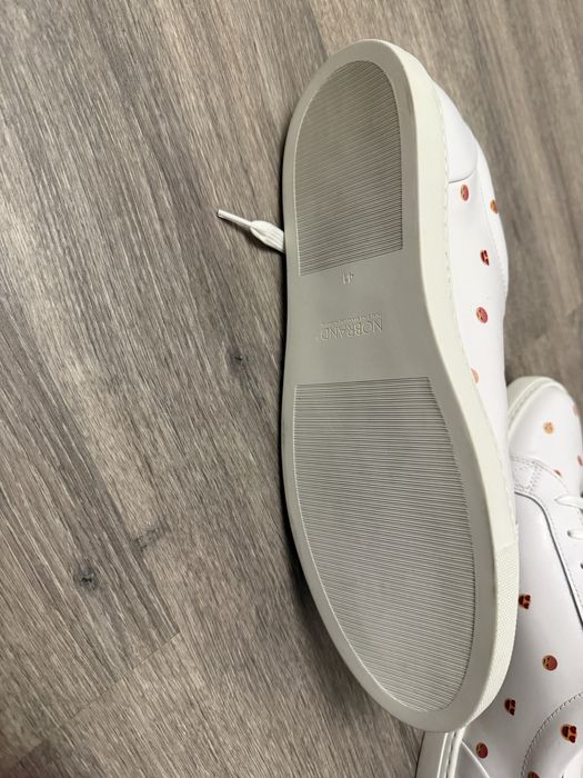 Женские кроссовки