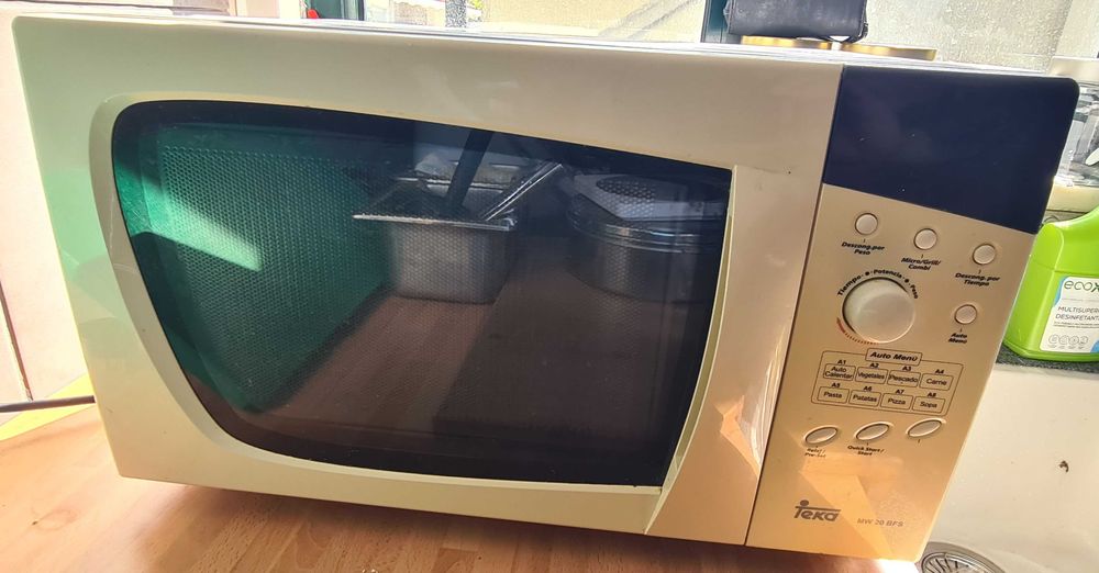 Forno Micro-ondas Teka MW 20 BFS... como novo!