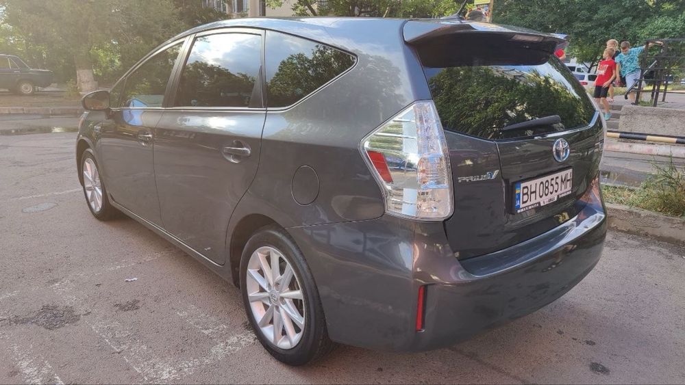 Продам Тoyota prius v 2014, 1,8 phev , газ