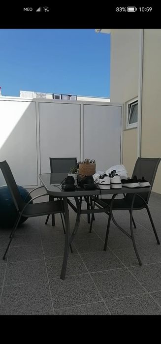 Mesa de jardim e 4 cadeiras