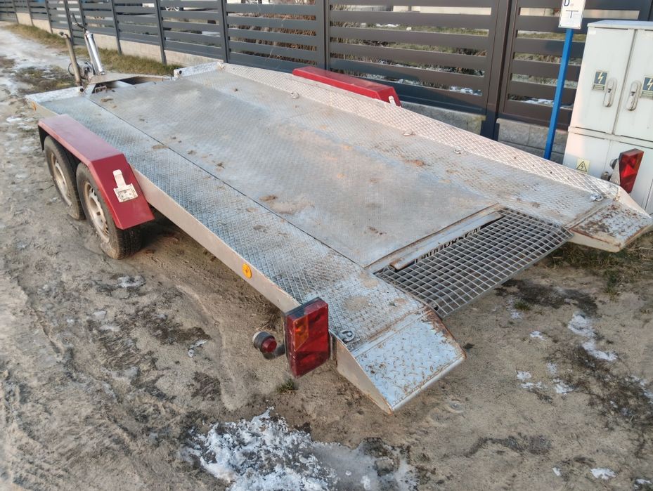 Przyczepa, laweta uchylna