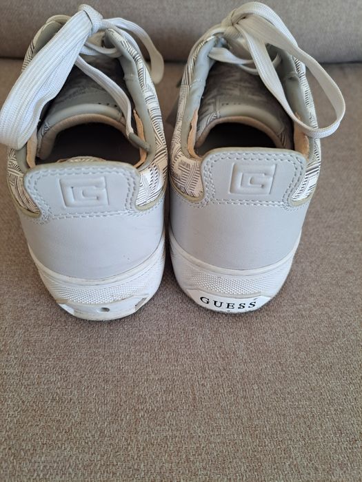 Tenis Guess com pouco uso