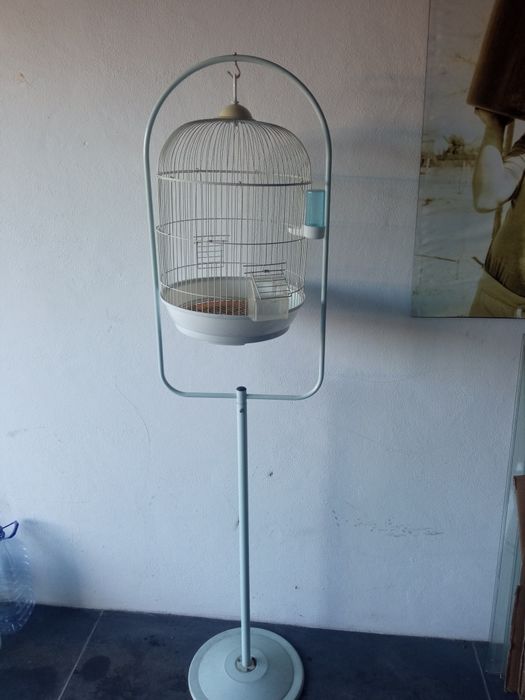 Gaiolas com tripé ou suporte