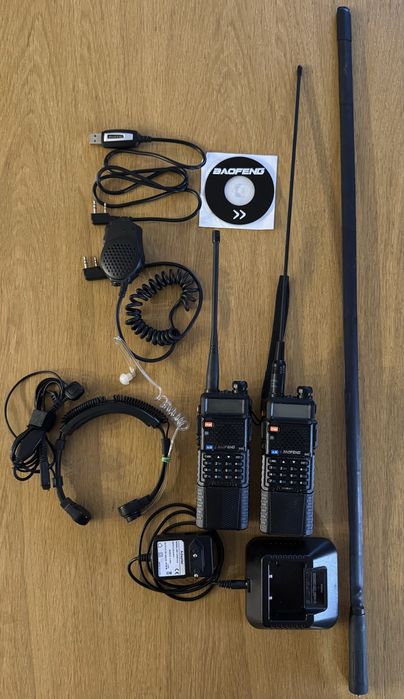 2 × Baofeng UV-5R + anteny, laryngofon, gruszka i akcesoria