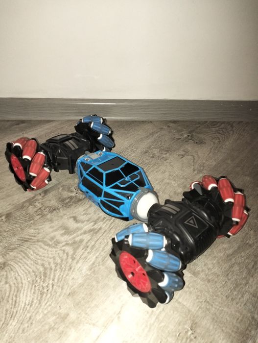 Samochodzik kaskaderski na pilota Stunt Car Skidding