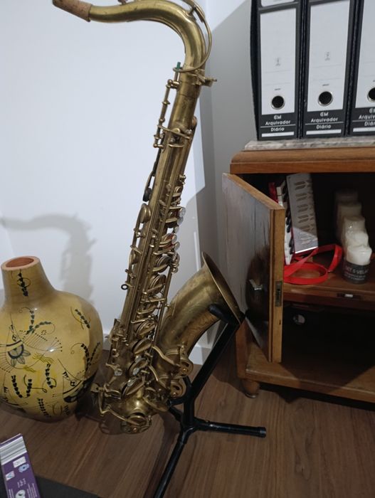 Saxofone tenor para restauro