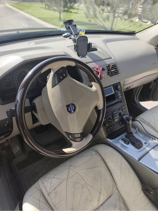 Продам Volvo XC90