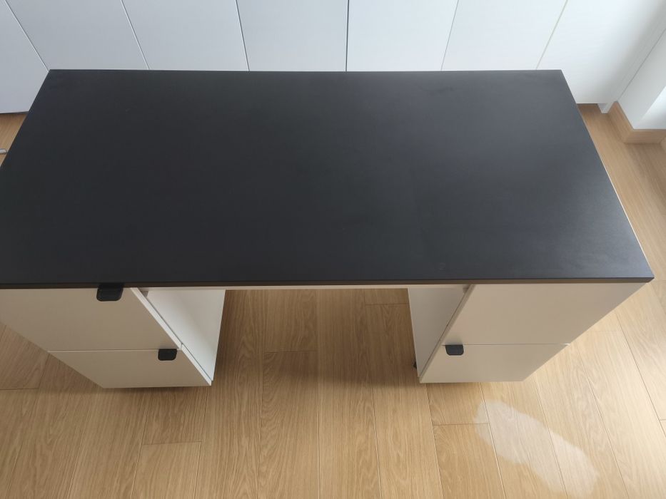 Sprzedam biurko 
szerokość