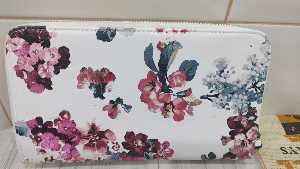 Carteira grande de senhora