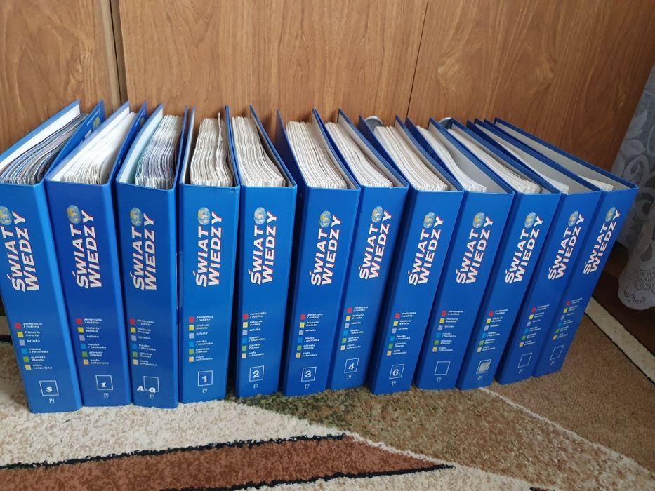 Zestaw 12 segregatorów ŚWIAT WIEDZY