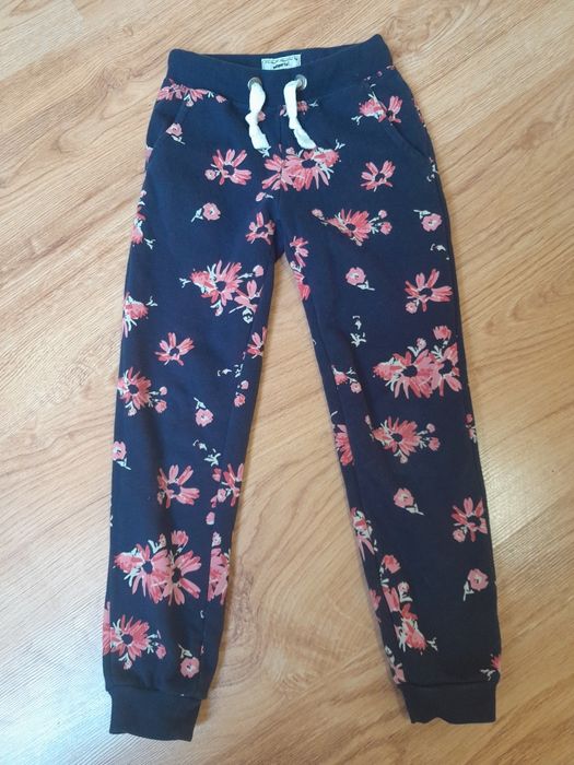 Spodnie dresowe w kwiatki 122/128| wysyłka w 24h od zakupu