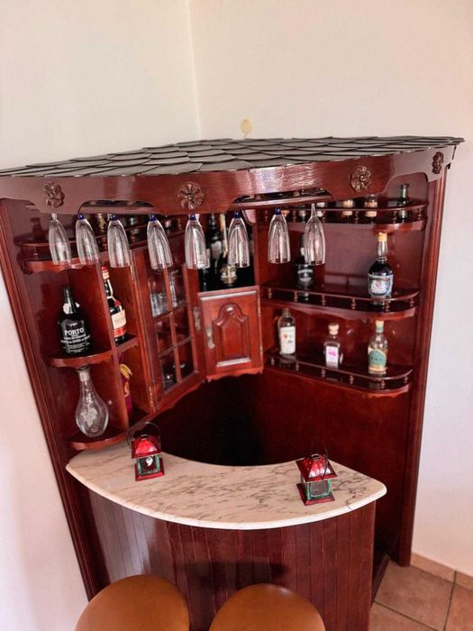 Bar de Canto com 2 Bancos