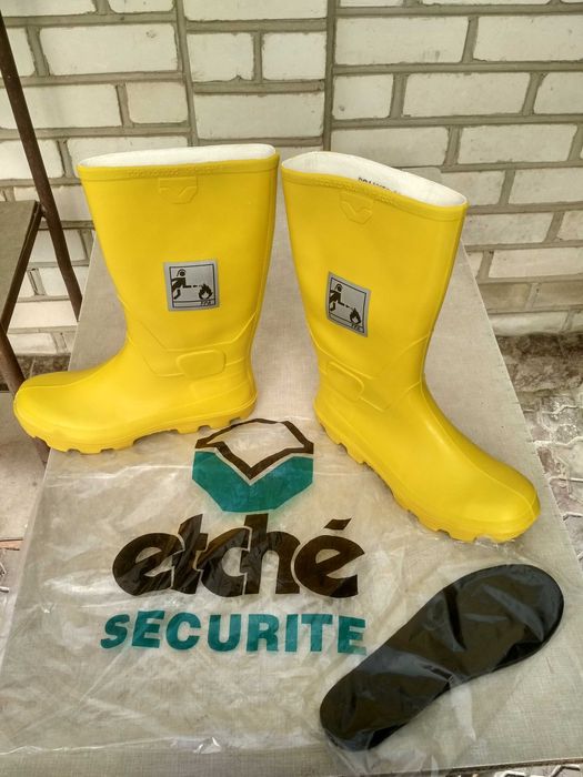 Новые профессиональные спец.сапоги для пожарных производства Франция.