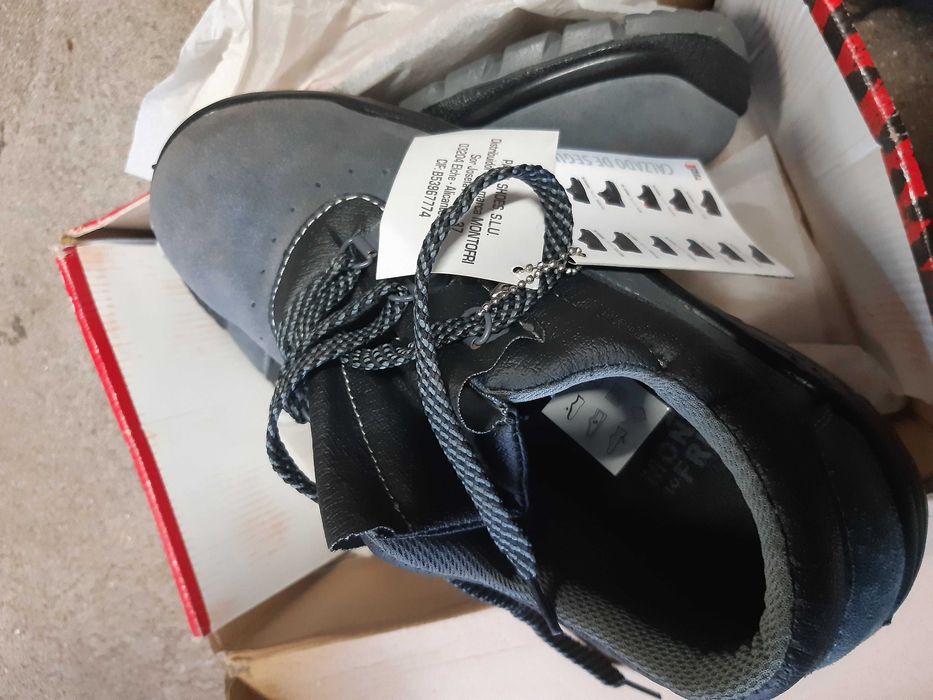 Sapatos trabalho 43