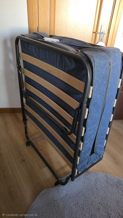 Cama Dobrável de Solteiro com Colchão e Rodas – Excelente Estado