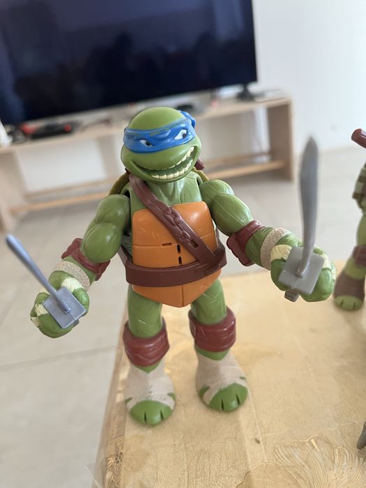 фигурка Леонардо из серии «Черепашки-ниндзя» от производителя Playmates Toys.