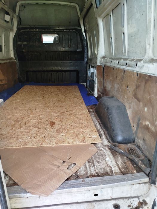 Alugar Carrinha de transporte mercadorias