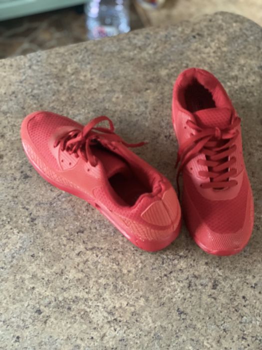 Кросівки чоловічі