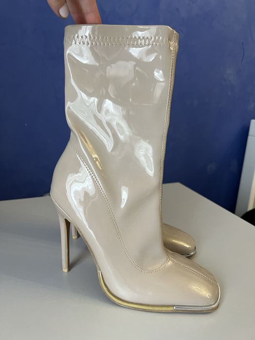 Лаковані ботильйони Zara