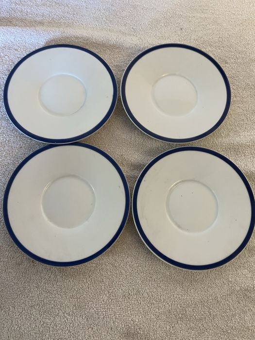 4 pratos de cafe/sobremesa com borda em azul