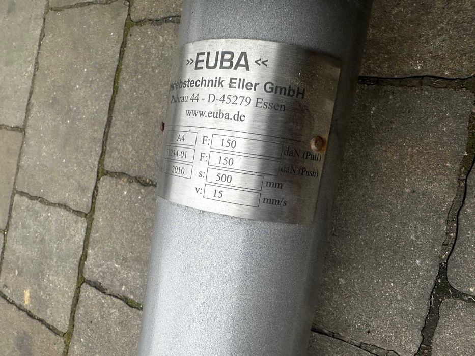 Śrubowy, siłownik elektryczny bramowy , hala EUBA A4