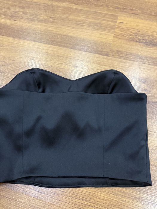 Святковий атласний топ.Чорного кольору.