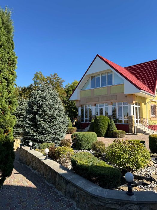 Продаж заміського будинку з виглядом на озеро в с. Верхів, Рівненська область.
