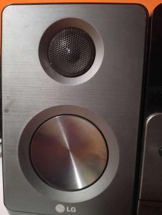 Wieża  LG opis jak na zdjęciach.