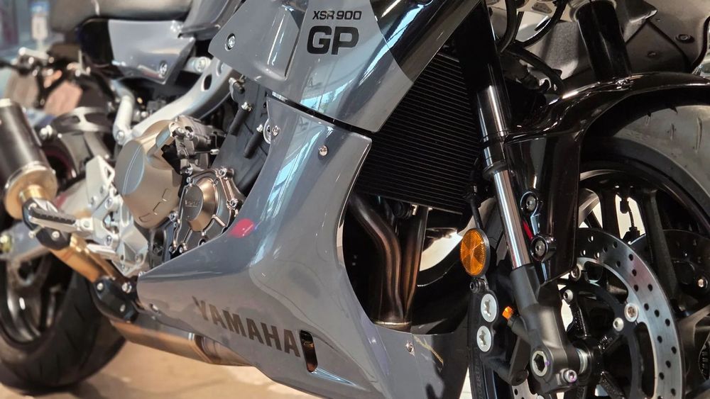 Yamaha XSR 900 GP Dodatki Akrapovic SALON