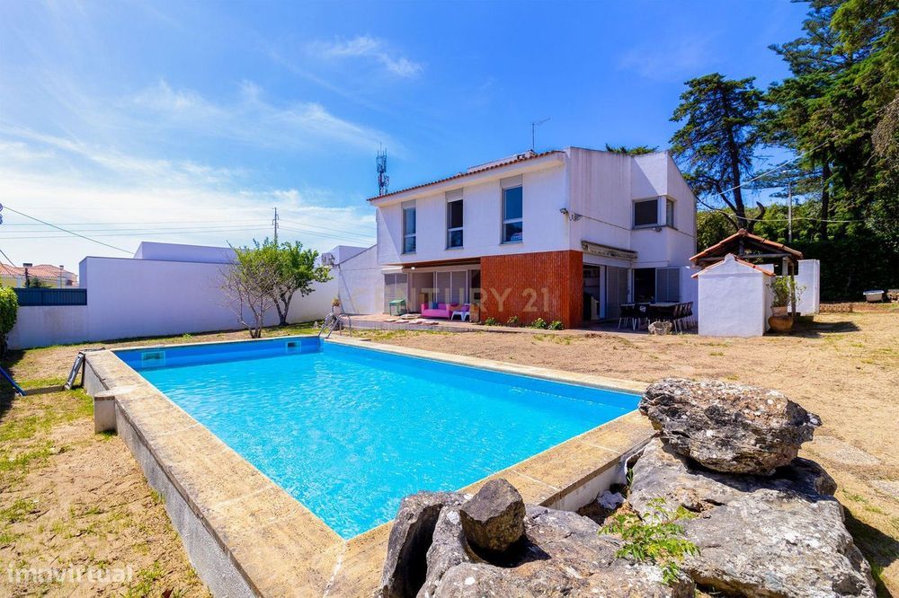 Moradia T5 com Jardim e Piscina | Albarraque – a 5 minutos da Beloura