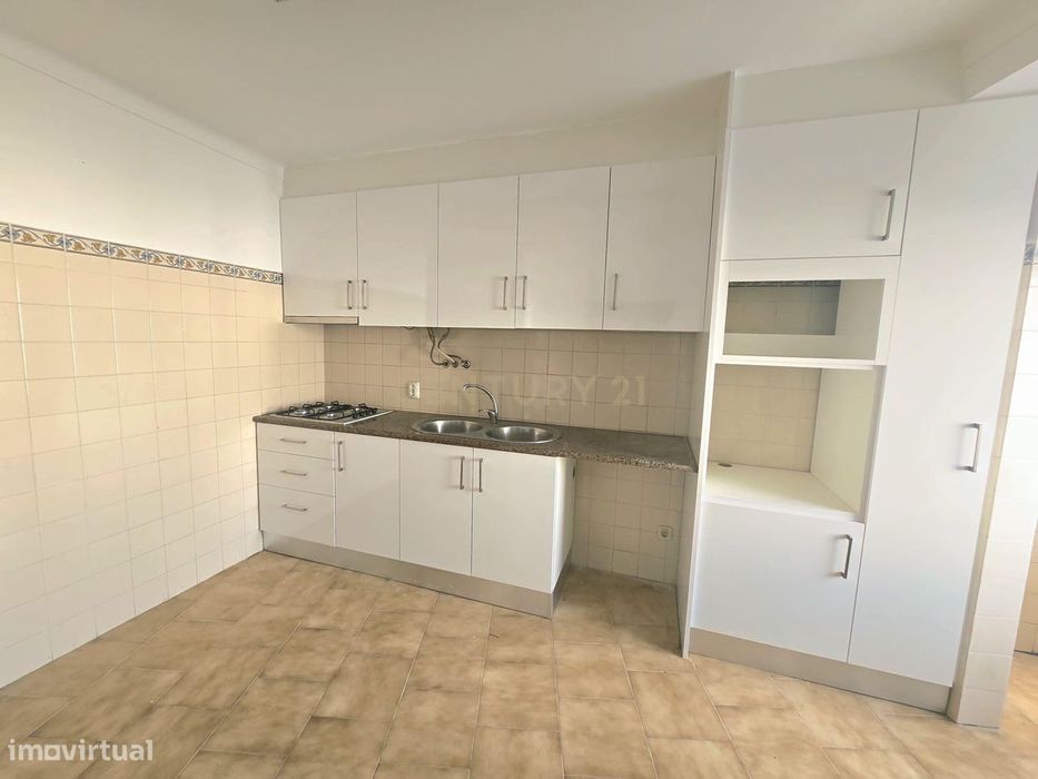 Apartamento T3 localizado em zona calma com todo o conforto.