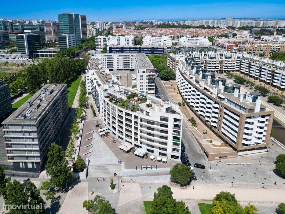 T2 Premium com Suíte, Varanda e 2 Lugares de Garagem | Parque das Naçõ