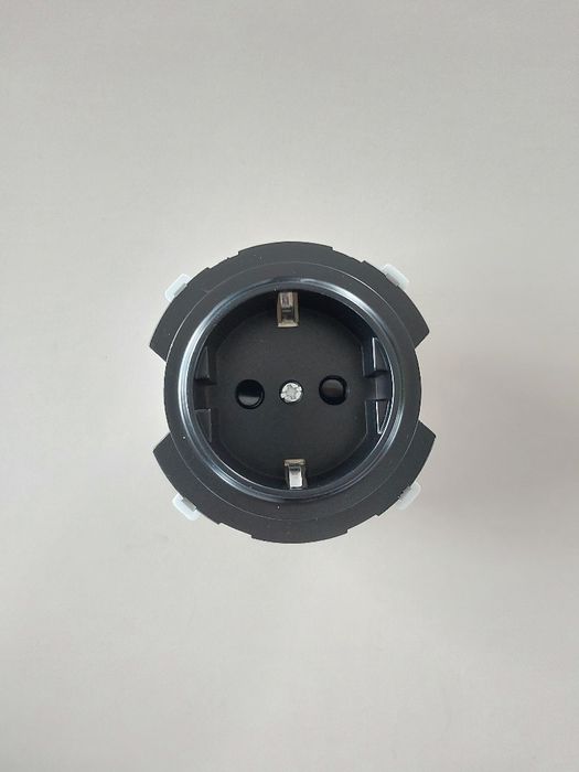 Osprzęt elektryczny gniazda i oprawy