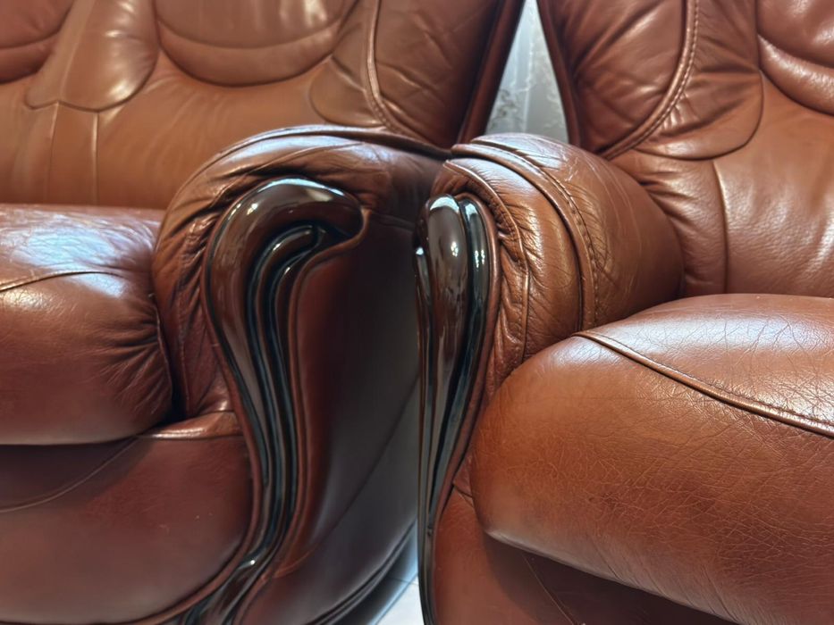 Conjunto Sofas pele