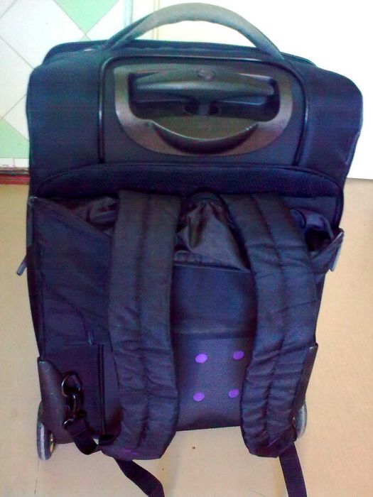 Чемодан рюкзак на колесах с выдвижной ручкой, в рабочем состоянии
