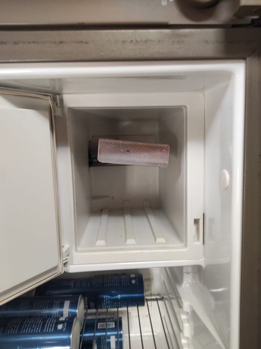 Frigorífico trivalente Eletrolux 70 Litros